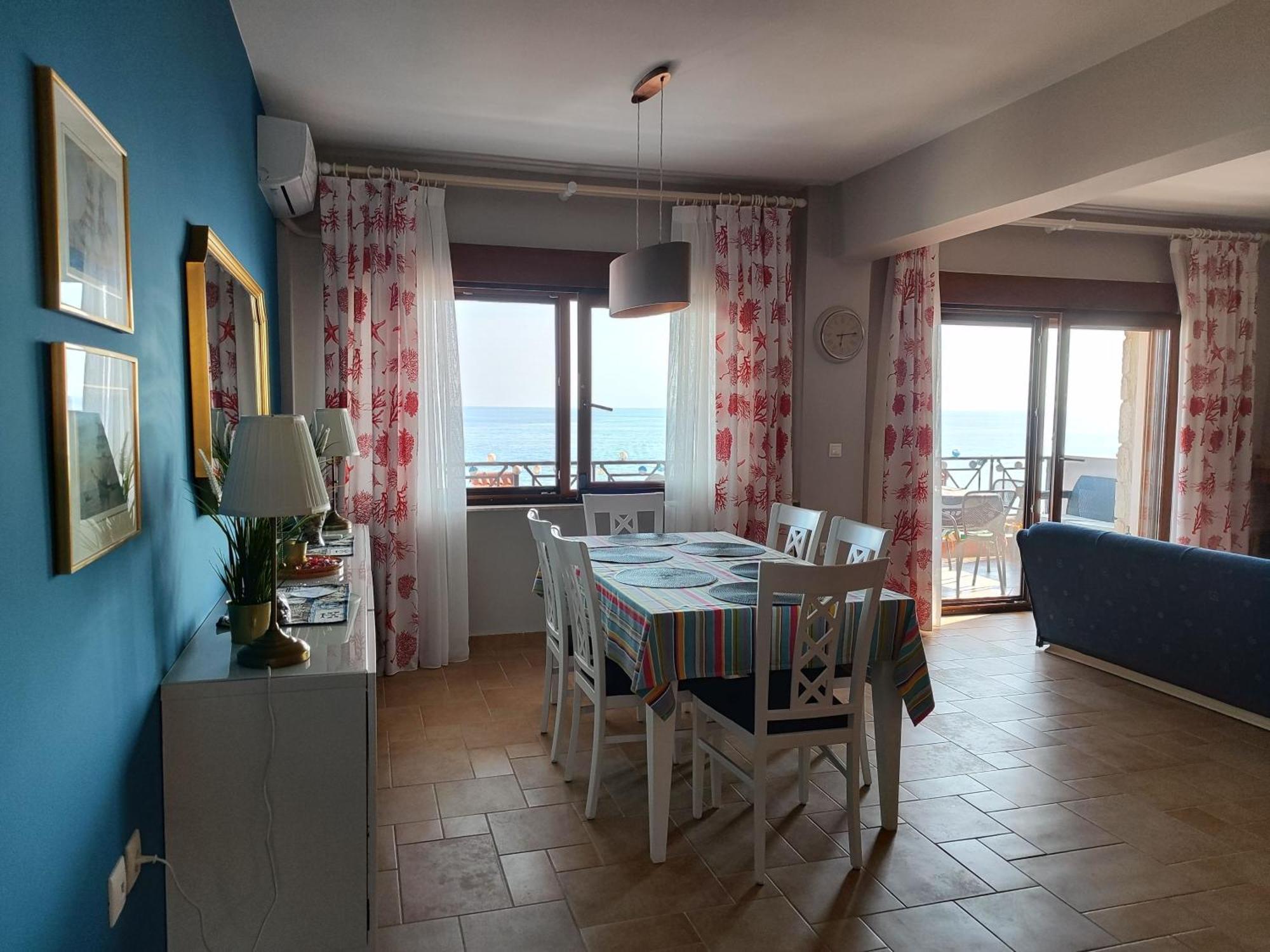 Navy Blue Apartment Nea Skioni Luaran gambar