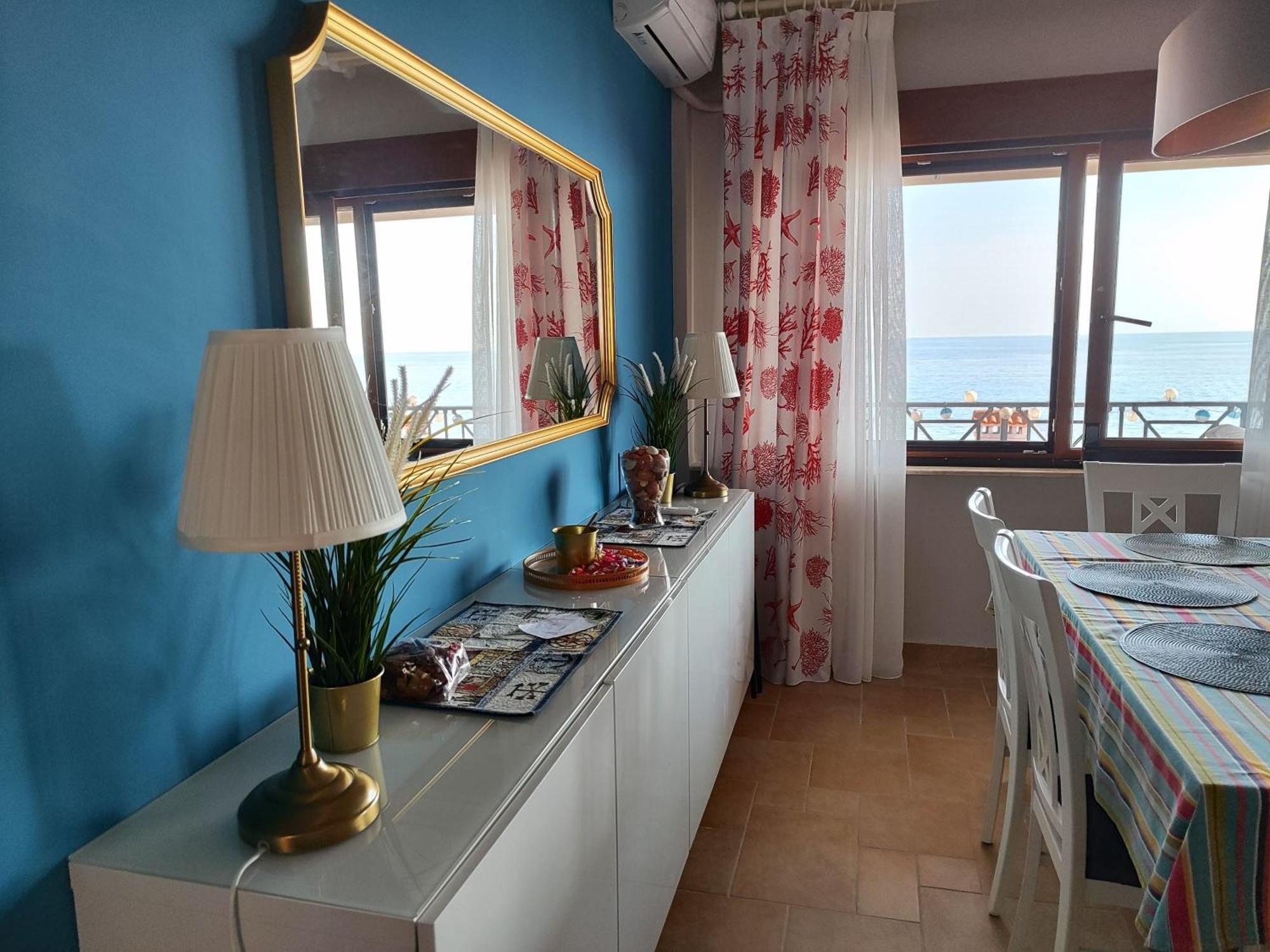 Navy Blue Apartment Nea Skioni Luaran gambar